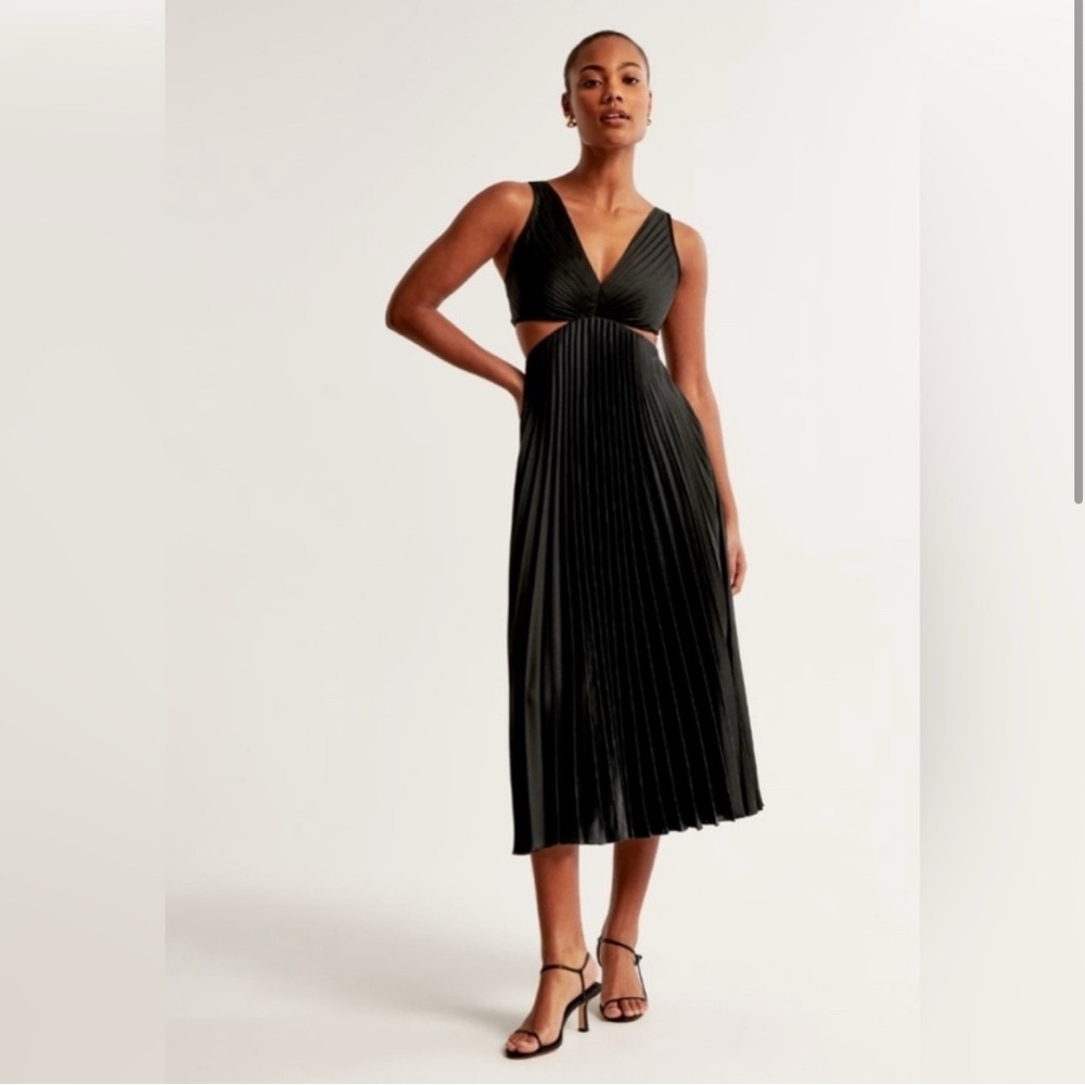 A&F Elegant Black Pleated Midi Dress